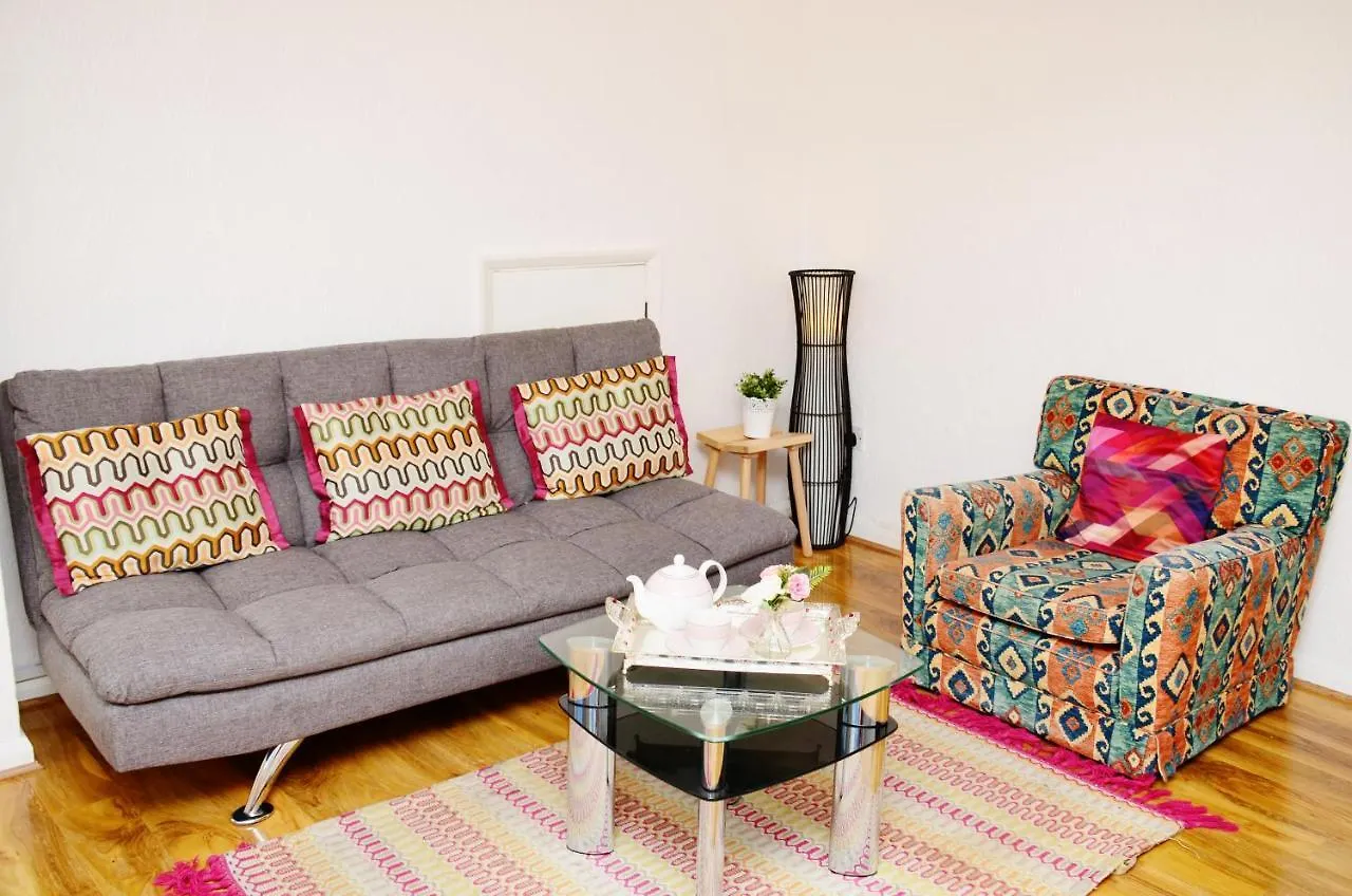 Holiday home 33Sm Dreams Unlimited Serviced Accommodation- Staines - Heathrow Stanwell