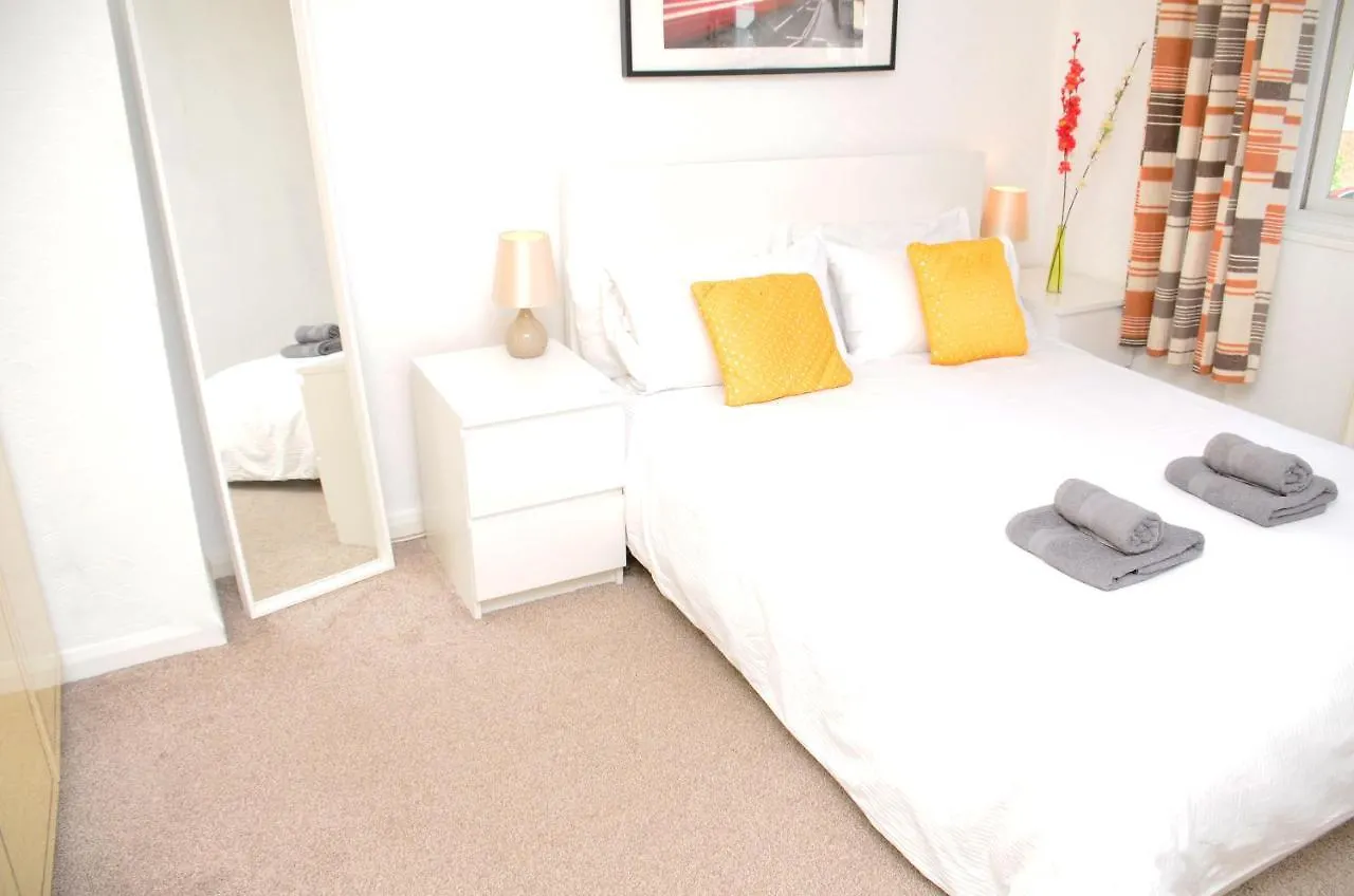 Holiday home 33Sm Dreams Unlimited Serviced Accommodation- Staines - Heathrow Stanwell United Kingdom