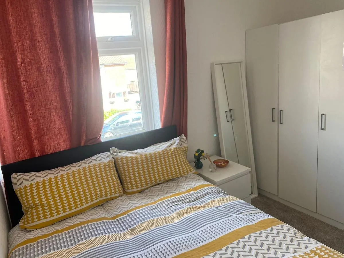 33Sm Dreams Unlimited Serviced Accommodation- Staines - Heathrow Stanwell Holiday home