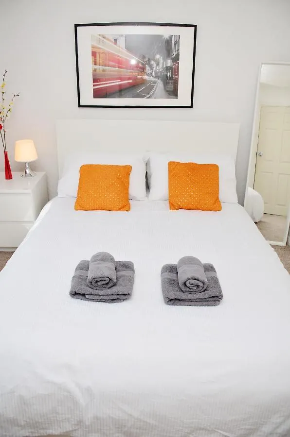 33Sm Dreams Unlimited Serviced Accommodation- Staines - Heathrow Stanwell Holiday home