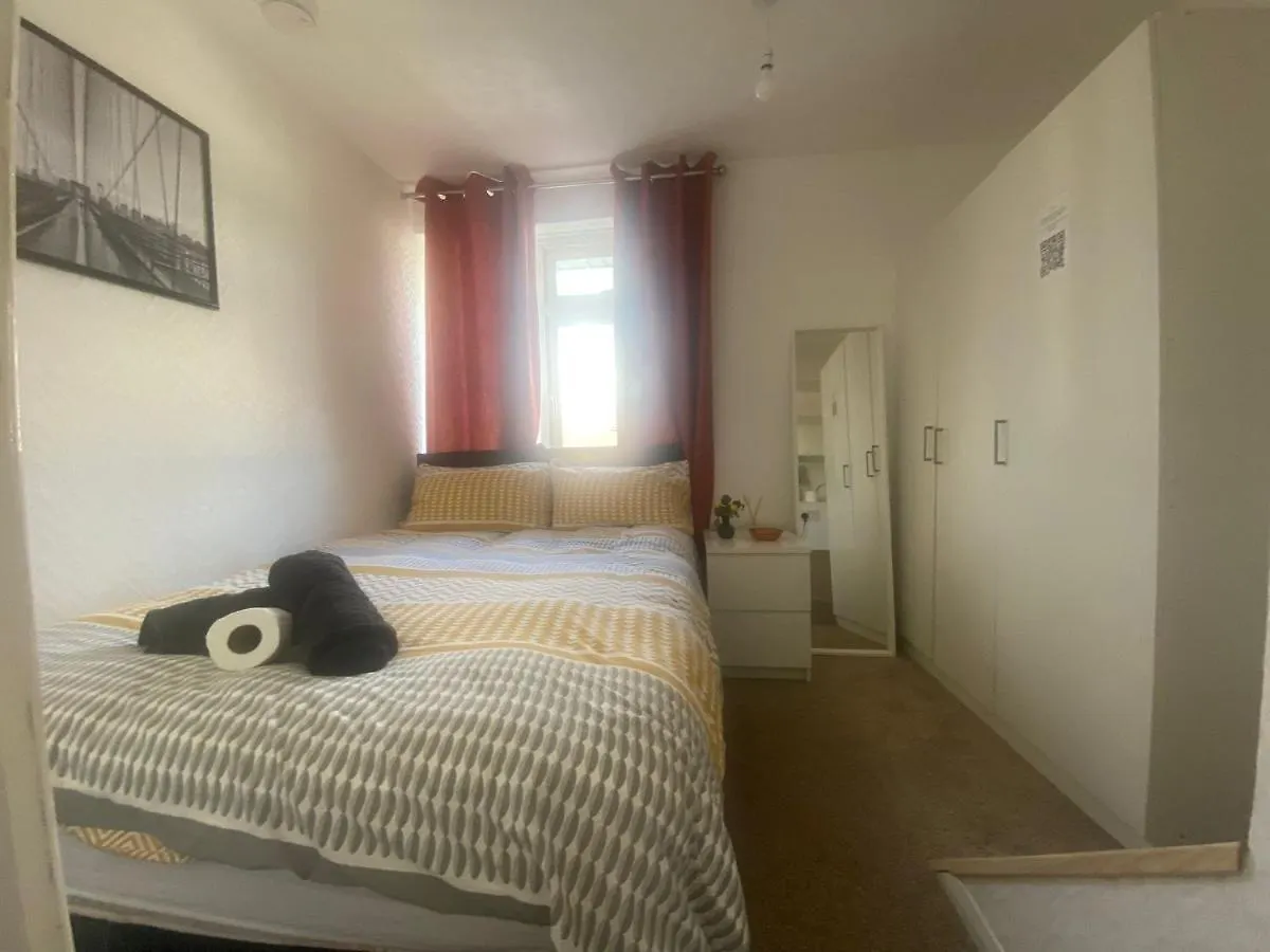 33Sm Dreams Unlimited Serviced Accommodation- Staines - Heathrow Stanwell Holiday home